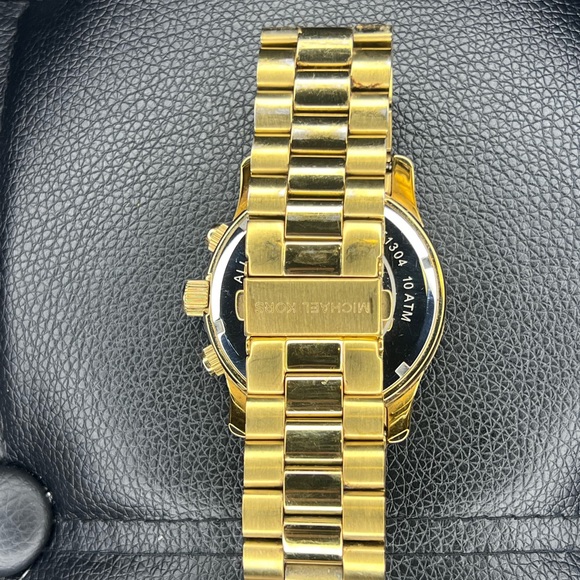 Michael Kors Watch - Picture 6 of 8